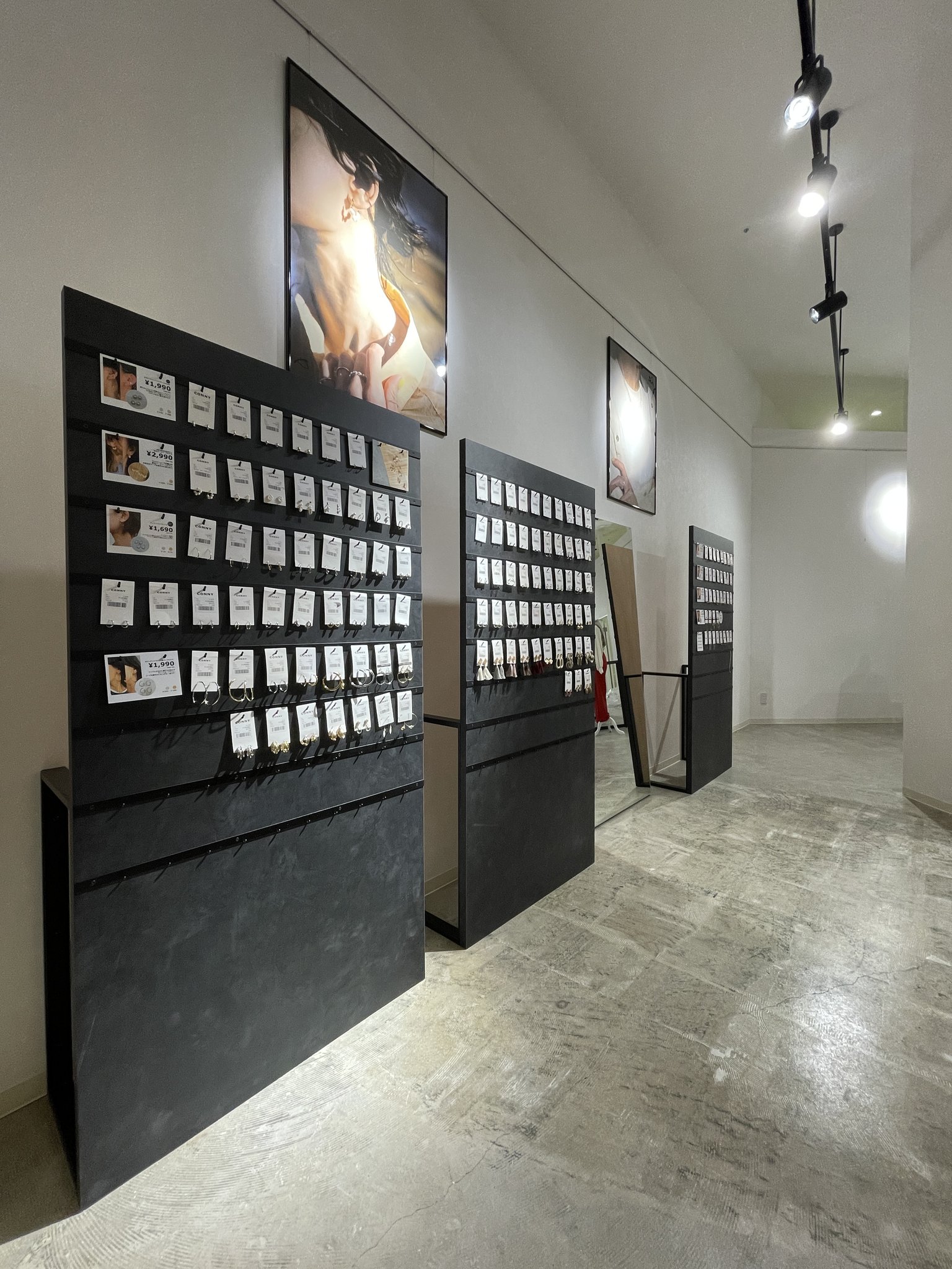 CONNY ACCESSORY SHOP
