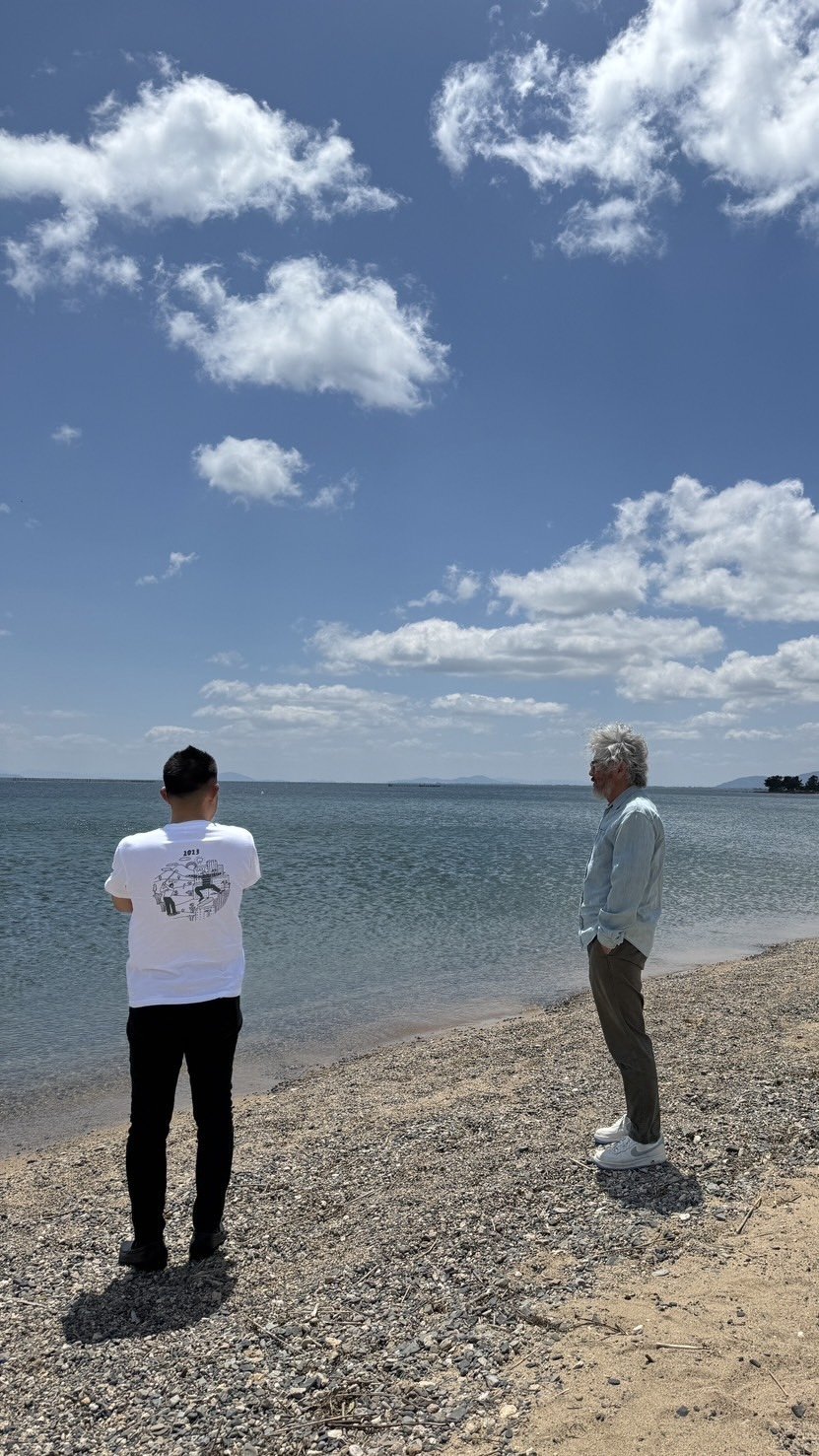 目の前はマキノサニービーチ。琵琶湖の西側は年中穏やか。夏は海水浴やキャンプに沢山の方で賑わいます。映えスポットもあるので、バイカーさんも多く訪れます。